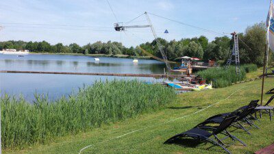 Wakeboarding, Waterskiing, and Cable Wake Parks in Verberie: Slide Nautic