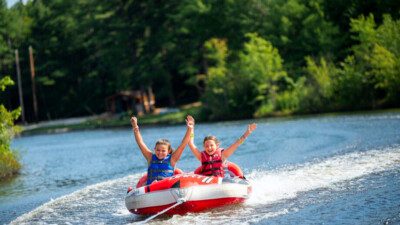 5 Best 2-Person Tubes for Water Tubing Behind a Boat