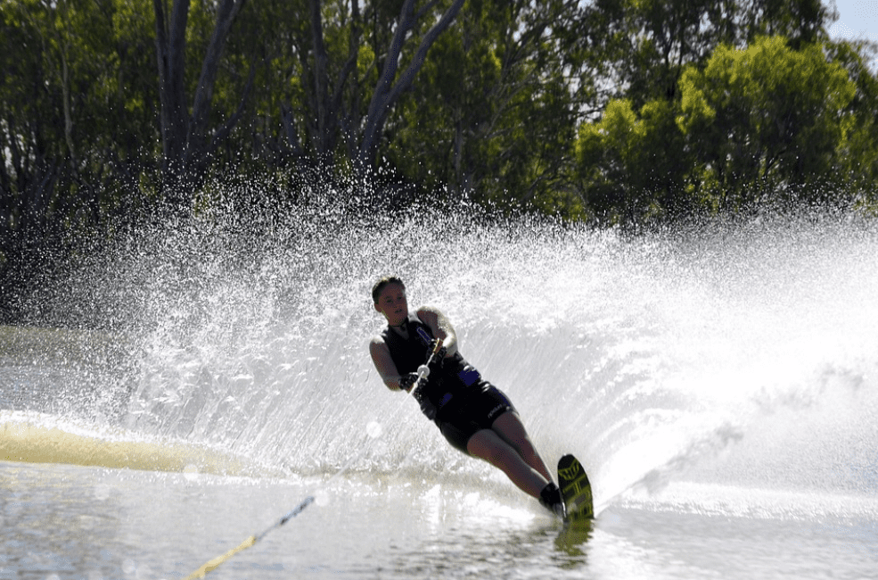 Waterskiing by a man on one ski